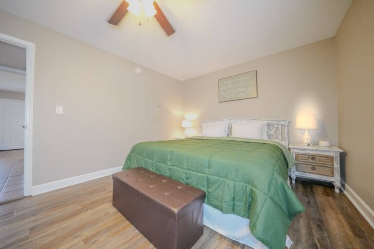 Oxford Square Condos3